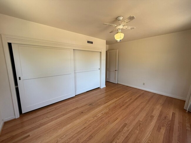 Building Photo - 2 Bedroom Home for Rent in Hood River