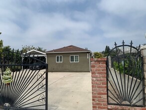 Building Photo - Super cute-Super-Spacious-1+1  ADU Apartme...