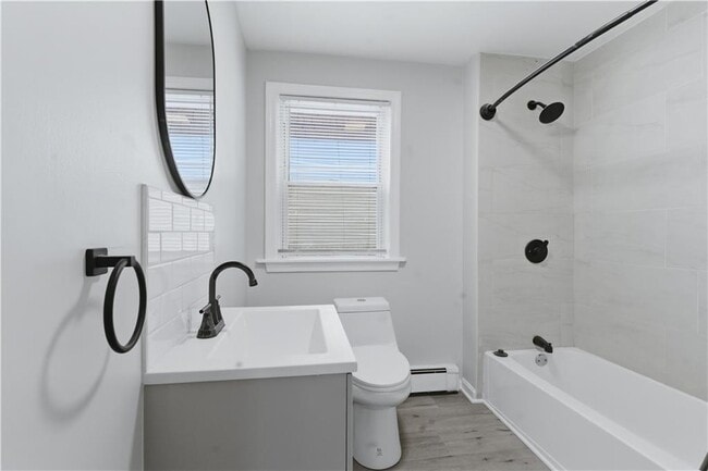 Building Photo - 92 Sylvian St