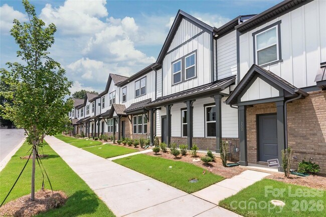 Building Photo - 204 Silver Fleet Dr