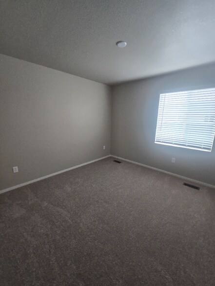 Building Photo - 4824 River Roads Dr