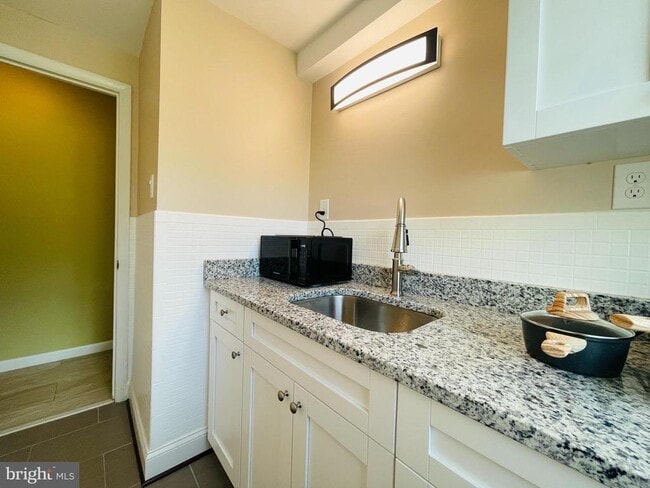 Building Photo - 928 Venice Dr