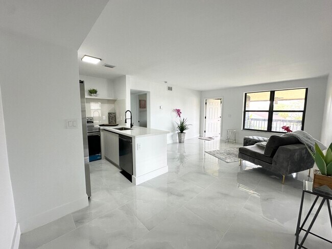 Building Photo - 10033 Winding Lake Rd