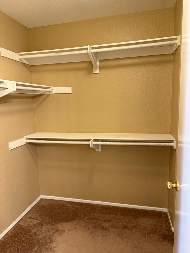 Building Photo - 590 Yarrow Dr