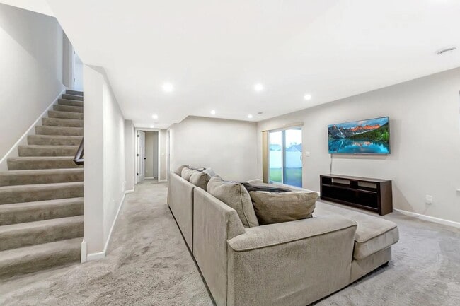 Building Photo - Beautifully updated lakeville 4 bedroom available for lease!