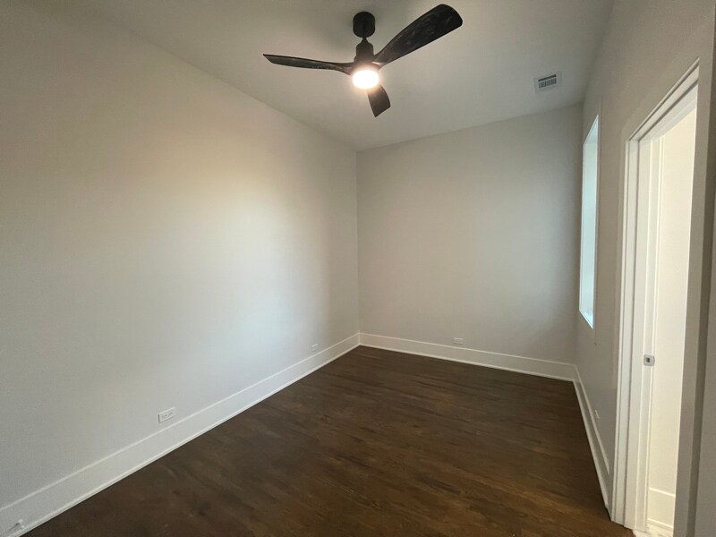 Building Photo - 1647 W Hubbard St