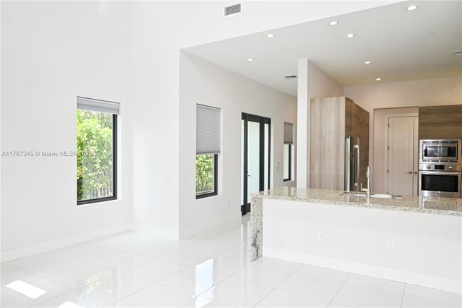 Building Photo - 5915 Brookfield Cir