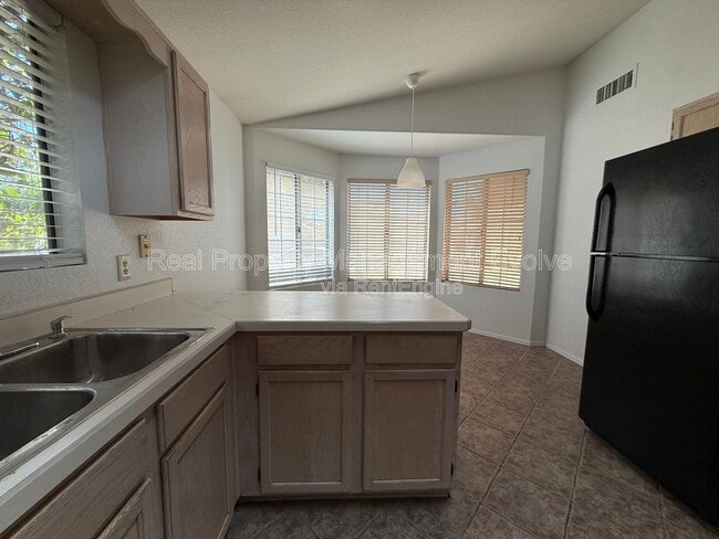 Building Photo - 4260 E Rosemonte Dr