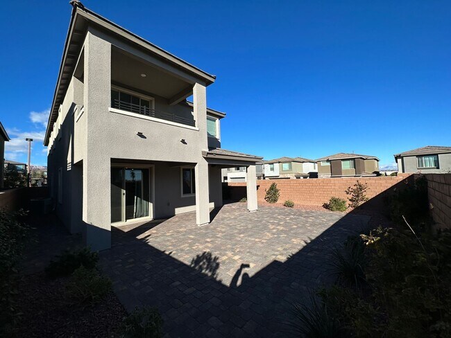 Building Photo - Stonegate