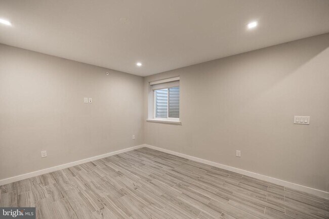 Building Photo - 1442 Hope St