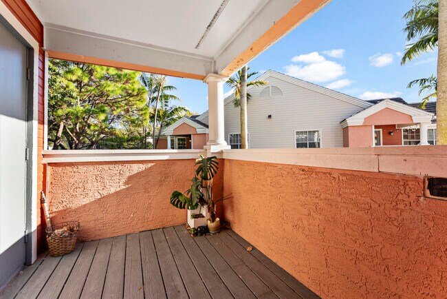 Building Photo - 1365 Crystal Way