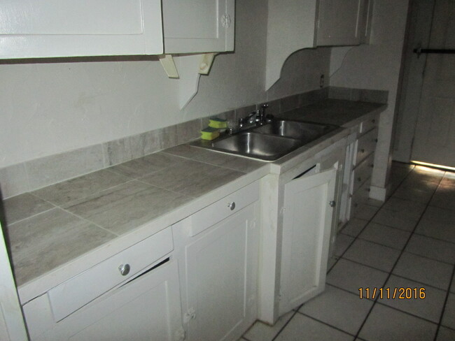 Building Photo - NICE Duplex for Rent close to Midtown and ...