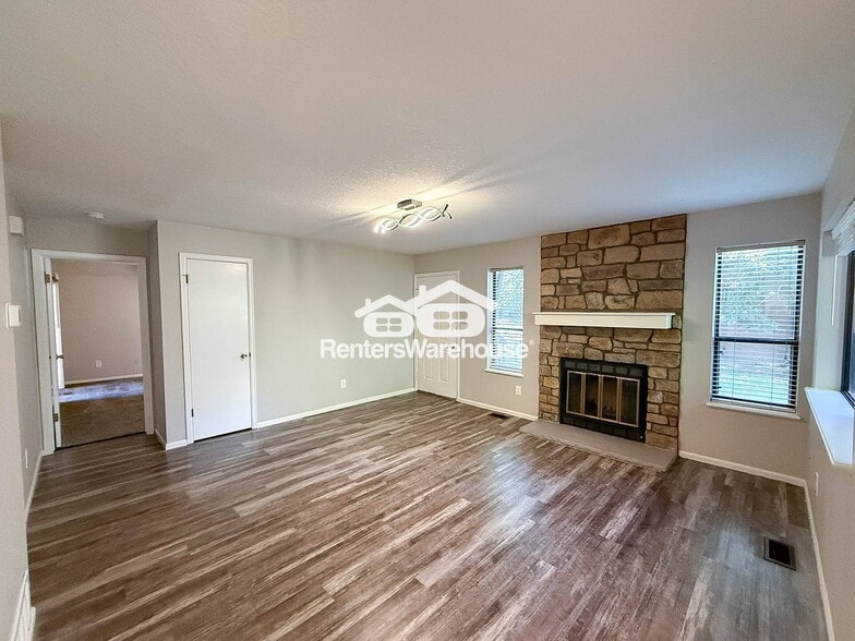 Building Photo - 6233 Willow Ln