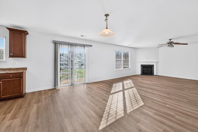 Building Photo - Expansive 4-bedroom, 3.5-bathroom single-family home boasts 3,150 sq. ft.