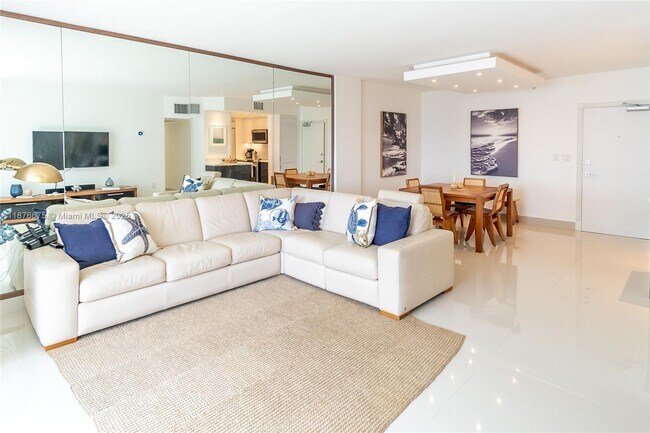 Building Photo - 10275 Collins Ave