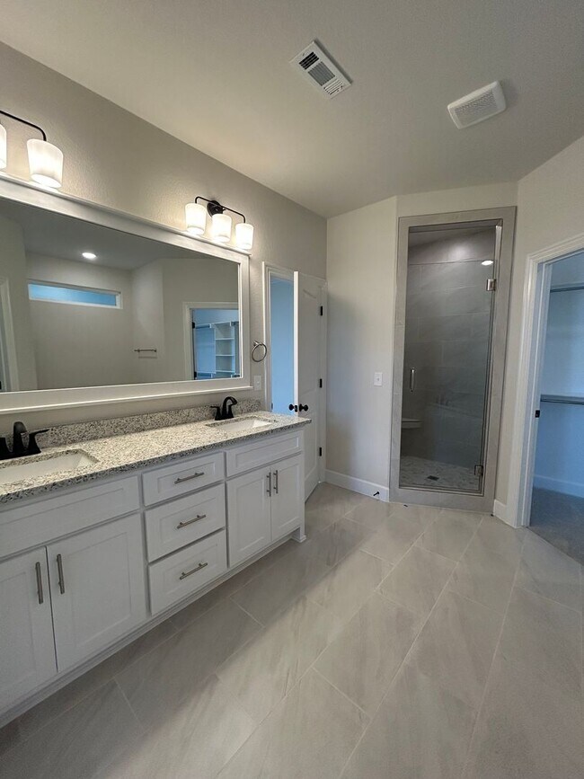 Building Photo - Beautiful Modern Home in Pea Ridge!