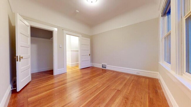 Building Photo - 464 8th Ave