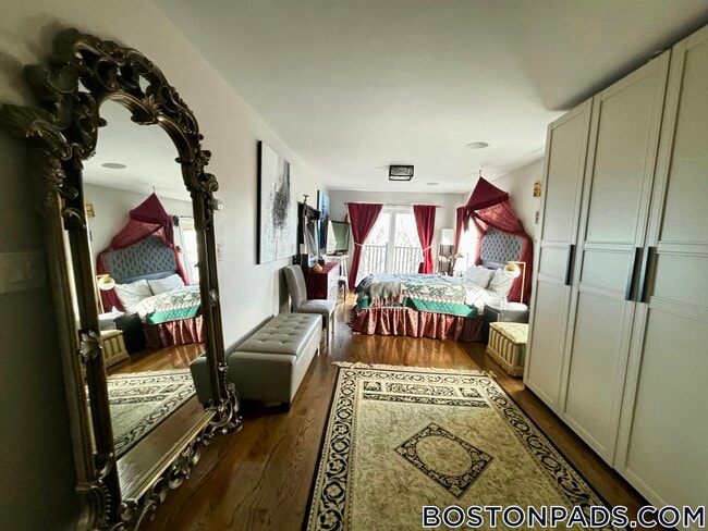 Building Photo - 7 Webster St