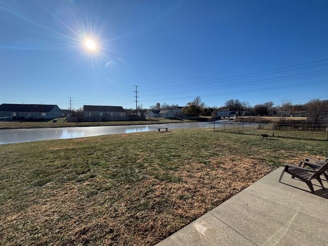 Building Photo - Pre Leasing for 2026-2027 School Year!