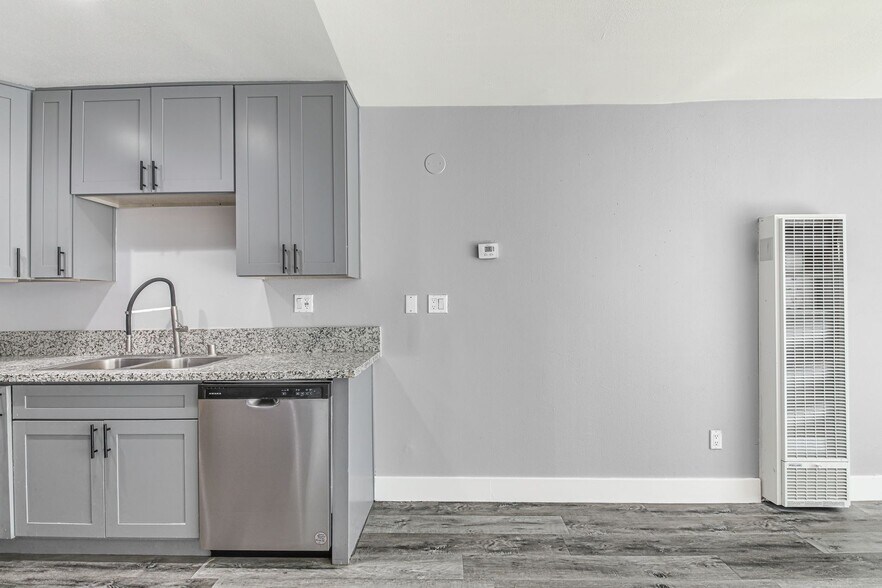 Building Photo - 13392 Magnolia St