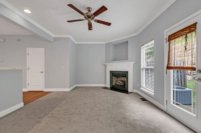 Building Photo - Awesome 3BE/2.5BA home in Bellevue!