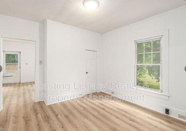 Building Photo - 1006 Junia Ave