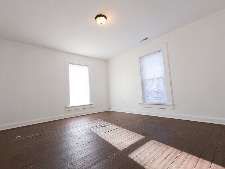 Building Photo - 519 4th Ave
