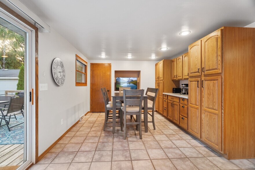 Building Photo - 1253 Roscoe St