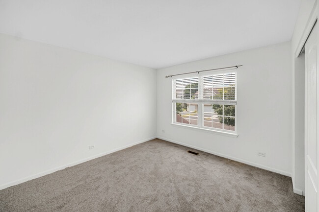 Building Photo - 1243 Waverly Dr