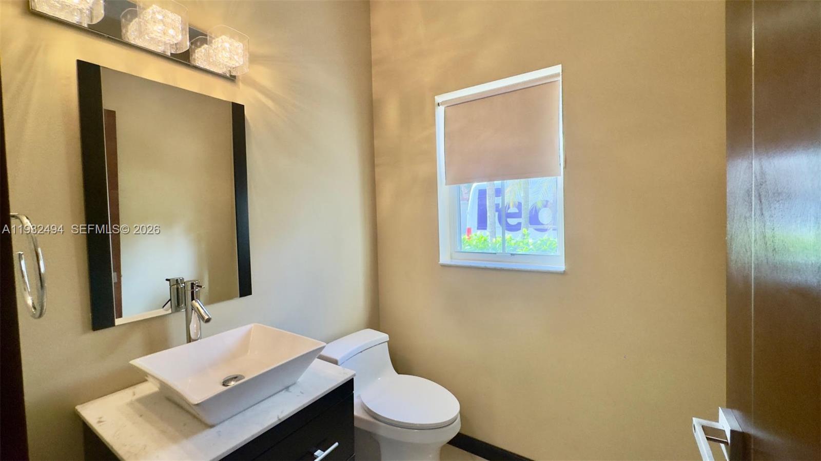 Building Photo - 1094 Redwood St