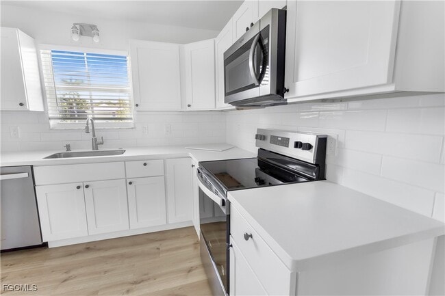 Building Photo - 10697 Holly Rd