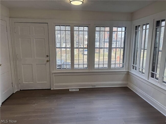 Building Photo - 3242 Sycamore Rd