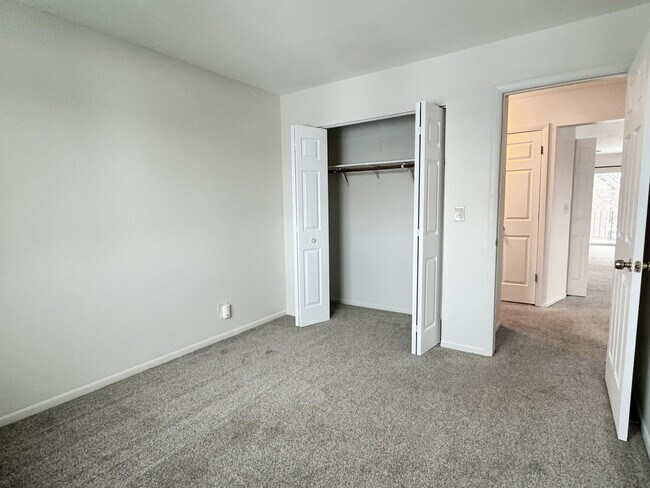 Building Photo - 2529 Spring St