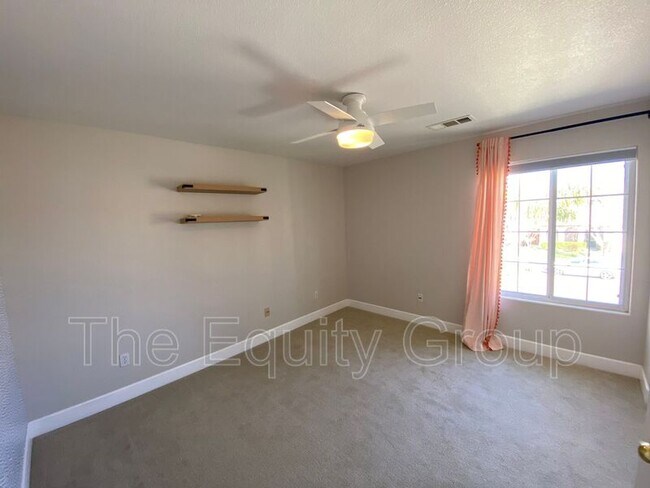 Building Photo - 5949 W Whitley Ave