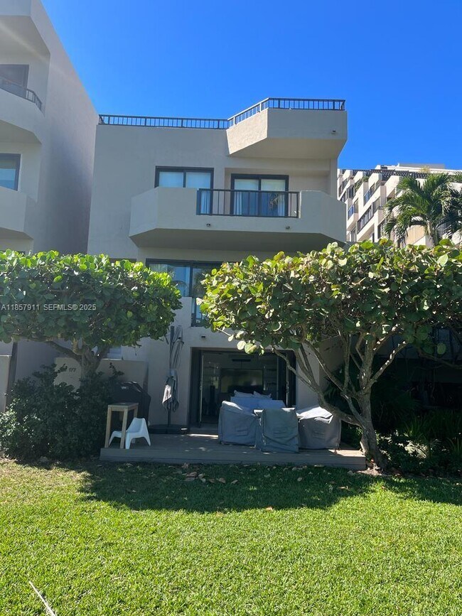 Building Photo - 201 Crandon Blvd