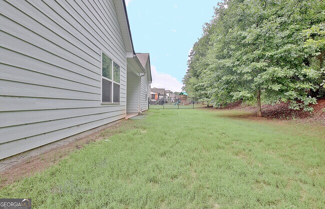 Building Photo - 270 S Ridge