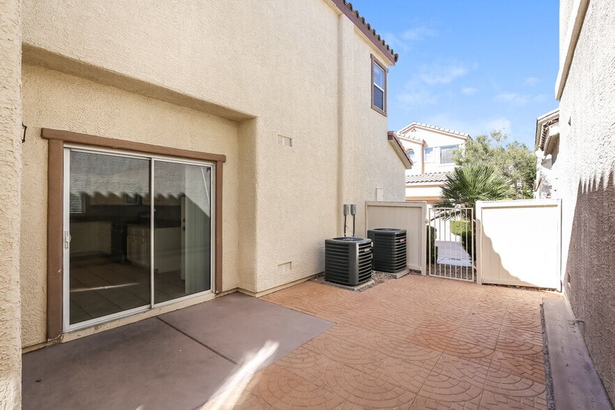Building Photo - 8573 Primula Ct
