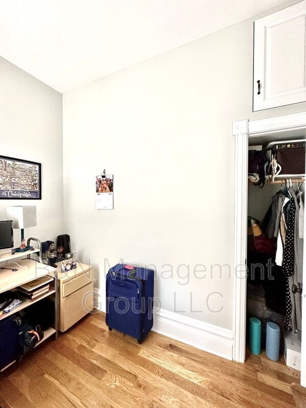 Building Photo - 2337 N Janssen Ave