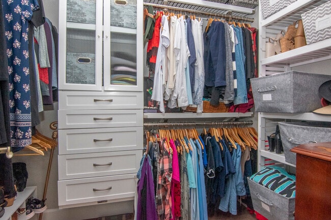 Building Photo - 5919 Bowen Daniel Dr