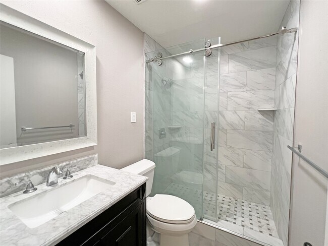Building Photo - 6210 Creekside Ln
