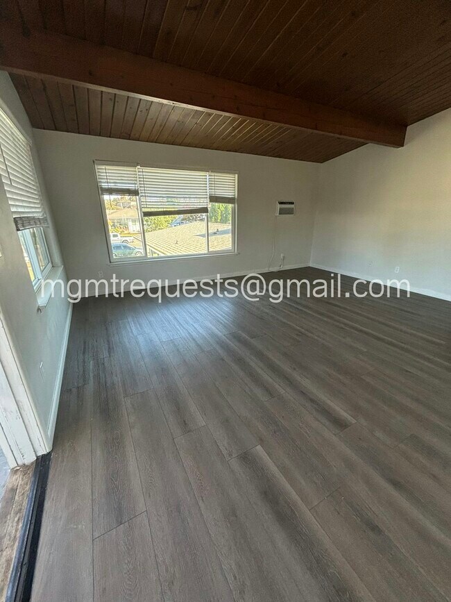 Building Photo - 622 Pine Ave