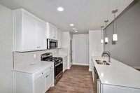 Building Photo - Brand New Large Townhome with Bonus Room!