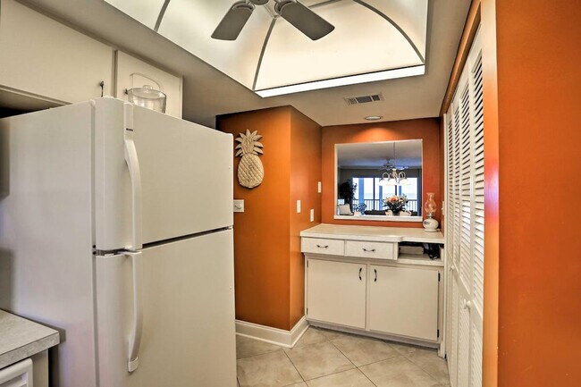 Building Photo - 2700 N Beach Rd