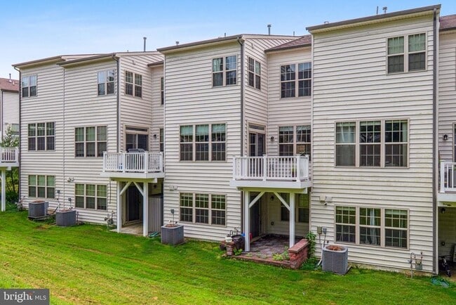 Building Photo - 1525 Rabbit Hollow Pl