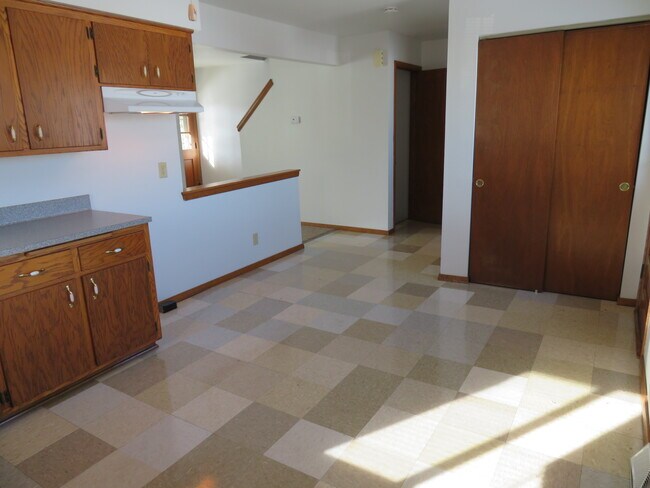 Building Photo - 5560 S Buckhorn Ave