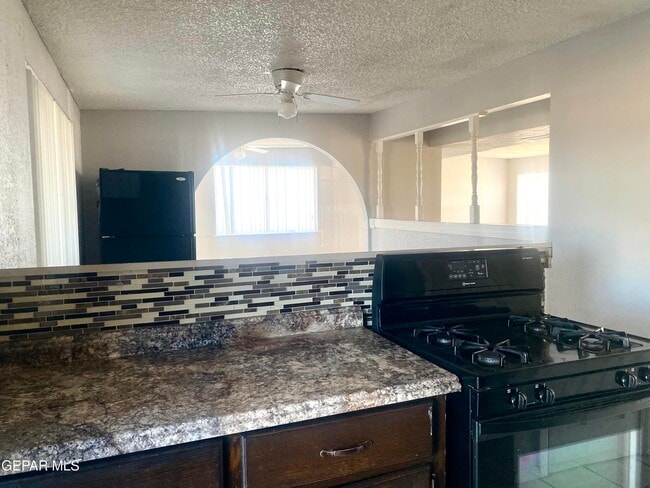 Building Photo - 8210 Marfil Dr