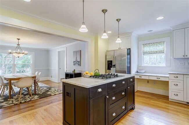 Building Photo - 1987 Knight Ct SE