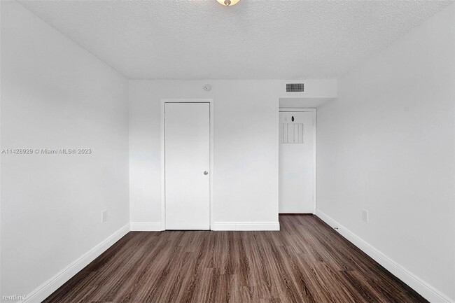 Building Photo - 3 br, 2 bath Condo - 1840 Jefferson Ave Ap...