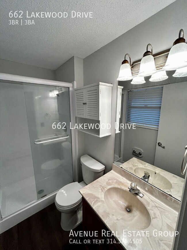 Building Photo - 662 Lakewood Dr