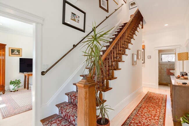 Building Photo - 3 Forest St